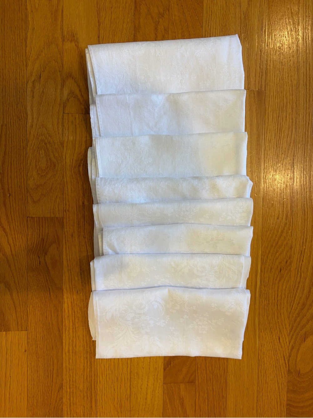 Set of 8 White Floral Dinner Napkins, beautiful floral pattern, large napkins